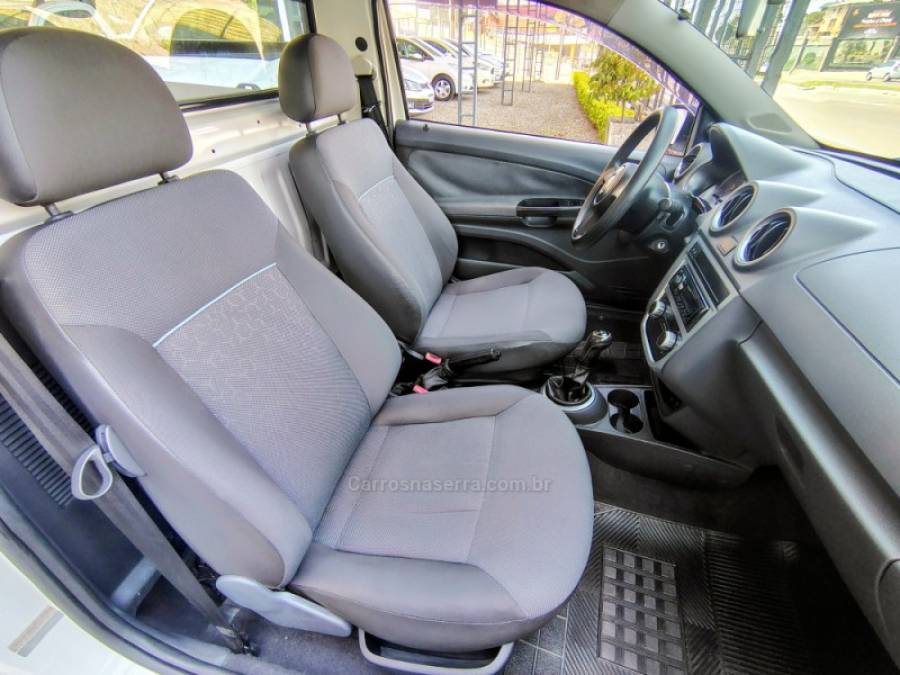 VOLKSWAGEN - SAVEIRO - 2012/2013 - Branca - R$ 42.900,00