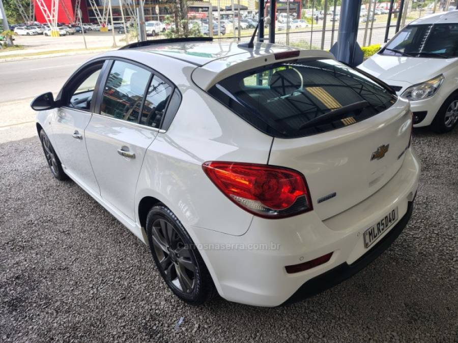 CHEVROLET - CRUZE - 2014/2015 - Branca - R$ 72.000,00