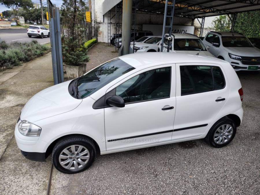 VOLKSWAGEN - FOX - 2007/2008 - Branca - R$ 24.900,00