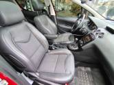 PEUGEOT - 308 - 2015/2016 - Vermelha - R$ 55.000,00