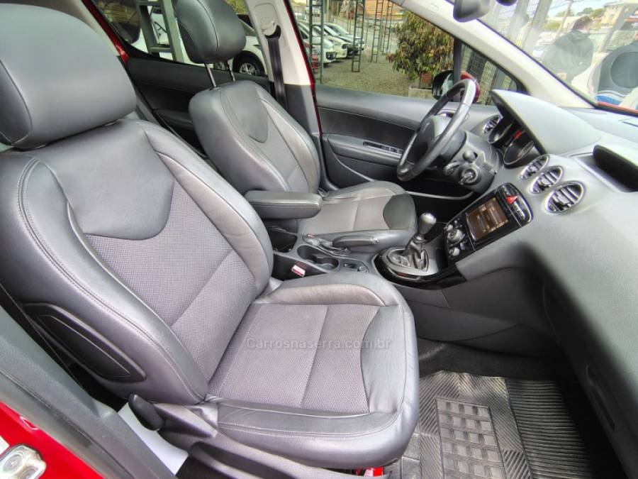 PEUGEOT - 308 - 2015/2016 - Vermelha - R$ 55.000,00