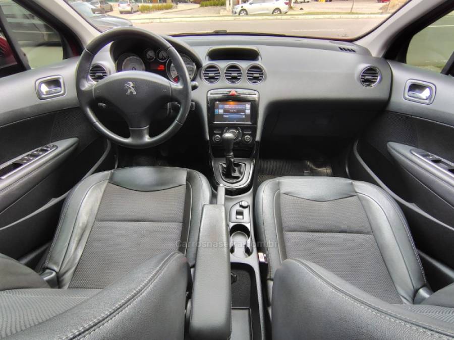 PEUGEOT - 308 - 2015/2016 - Vermelha - R$ 55.000,00