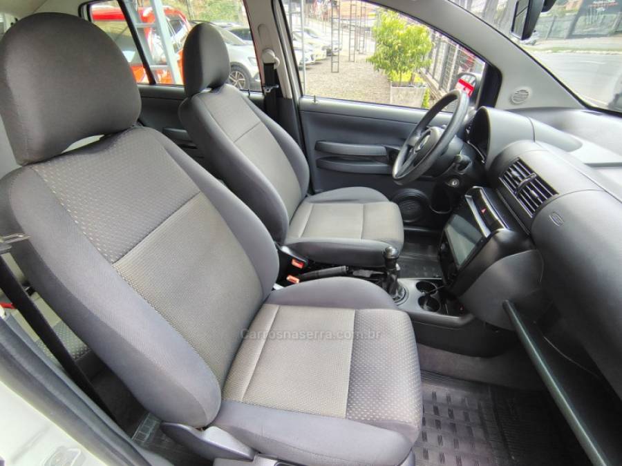 VOLKSWAGEN - FOX - 2007/2008 - Branca - R$ 24.900,00