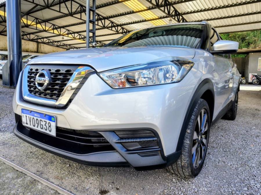 NISSAN - KICKS - 2018/2018 - Prata - R$ 77.000,00