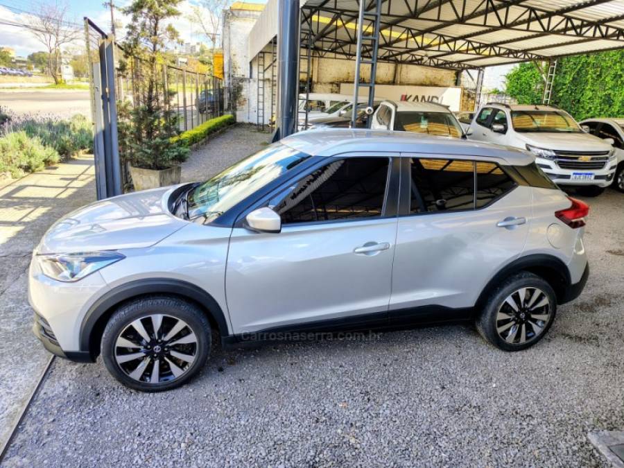 NISSAN - KICKS - 2018/2018 - Prata - R$ 77.000,00