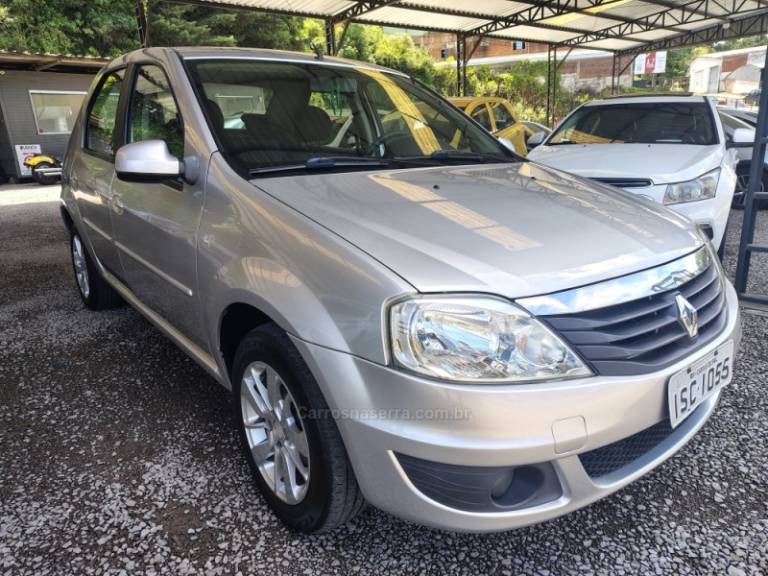 RENAULT - LOGAN - 2011/2011 - Prata - R$ 25.000,00