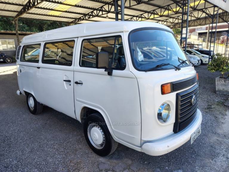 VOLKSWAGEN - KOMBI - 2013/2014 - Branca - R$ 53.000,00