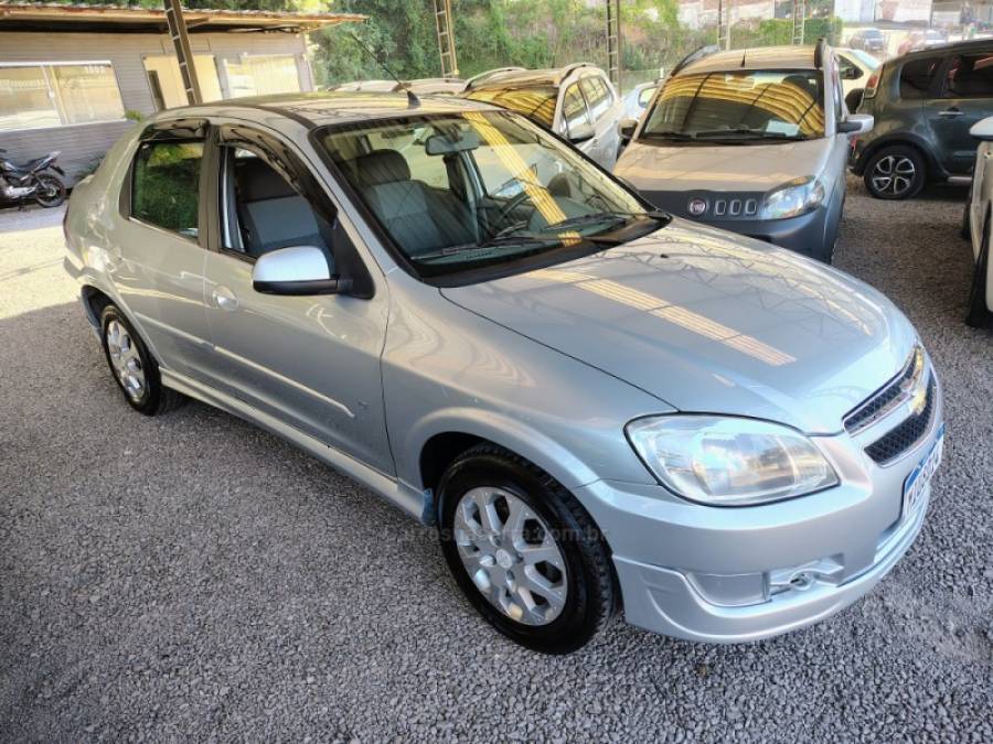 CHEVROLET - PRISMA - 2011/2012 - Prata - R$ 32.900,00