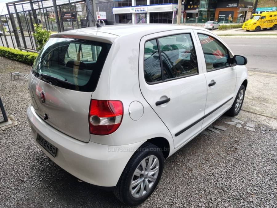 VOLKSWAGEN - FOX - 2007/2008 - Branca - R$ 24.900,00