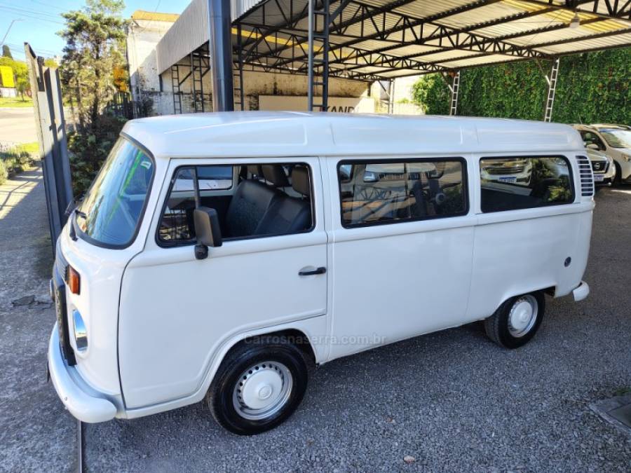 VOLKSWAGEN - KOMBI - 2013/2014 - Branca - R$ 53.000,00