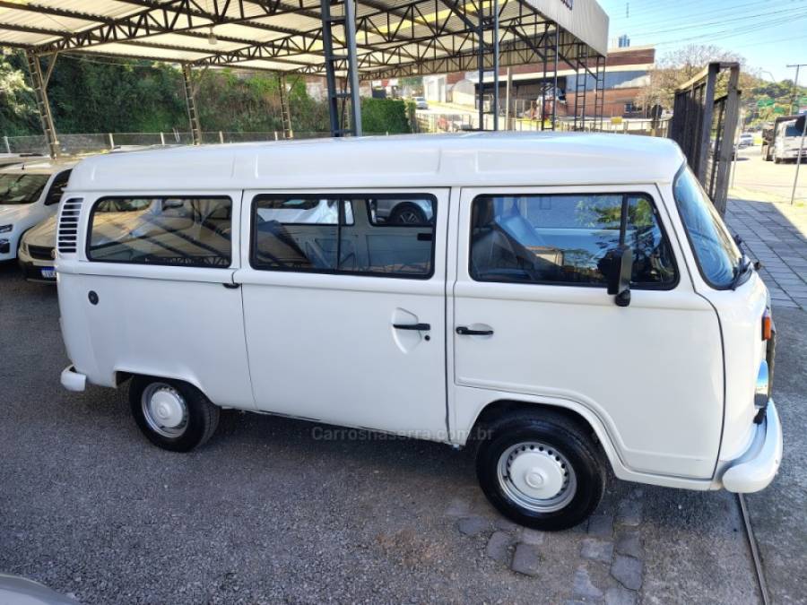 VOLKSWAGEN - KOMBI - 2013/2014 - Branca - R$ 53.000,00