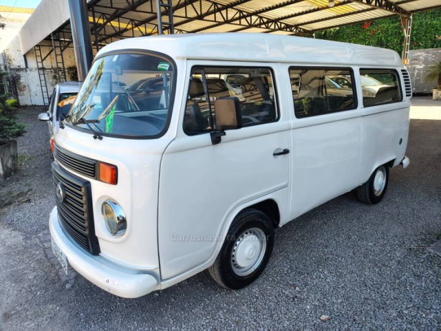 VOLKSWAGEN - KOMBI - 2013/2014 - Branca - R$ 53.000,00