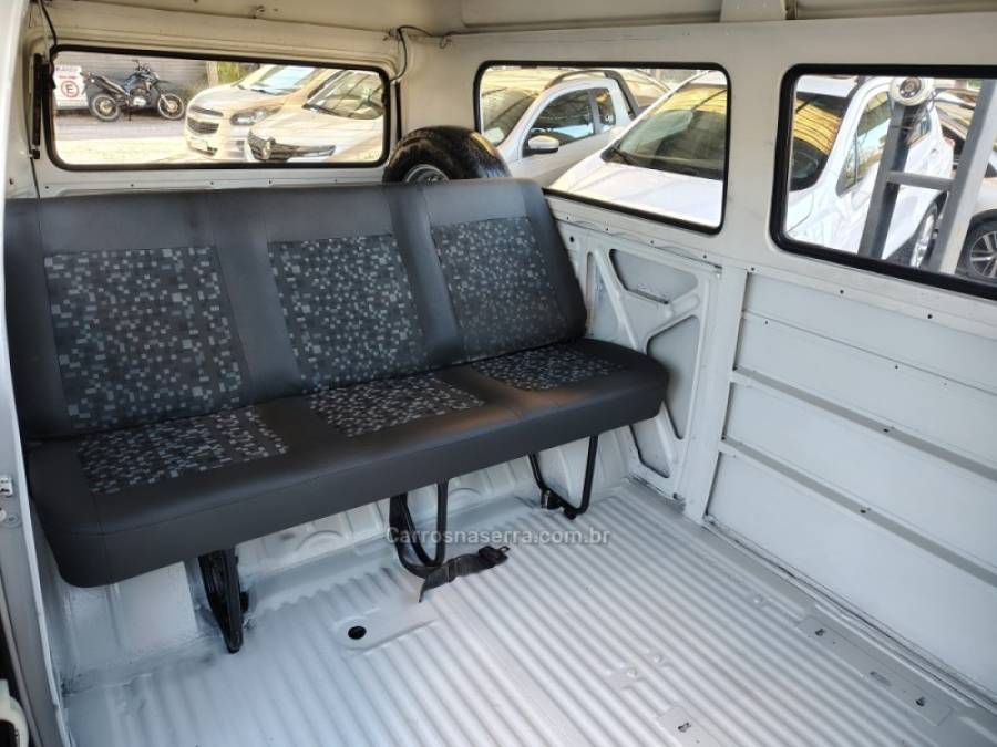 VOLKSWAGEN - KOMBI - 2013/2014 - Branca - R$ 53.000,00