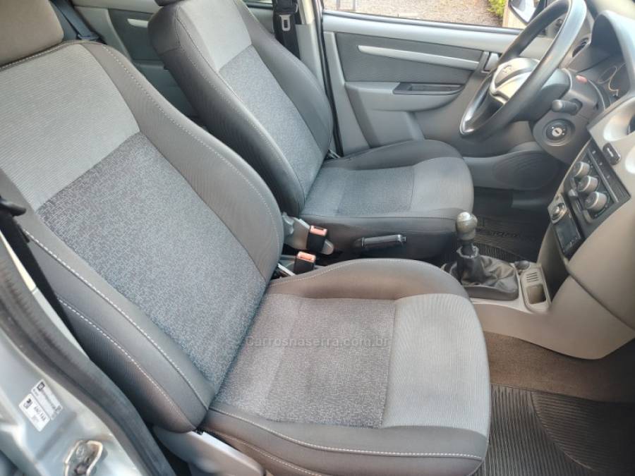 CHEVROLET - PRISMA - 2011/2012 - Prata - R$ 32.900,00