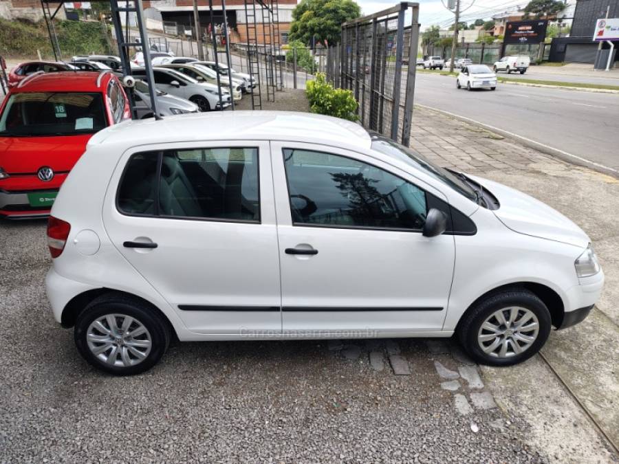 VOLKSWAGEN - FOX - 2007/2008 - Branca - R$ 24.900,00